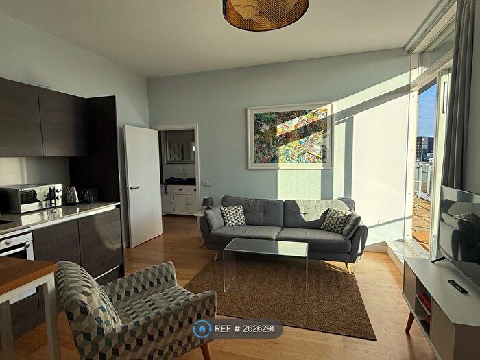 2 Bedroom Flat To Rent In Crampton Street, London, SE17