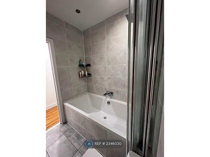 1 Bedroom Flat To Rent In Albert Road, Manchester, M19