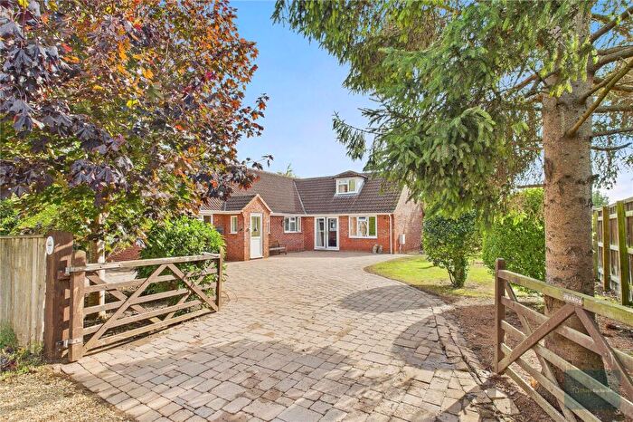 4 Bedroom Bungalow For Sale In Palmer Grove, Semington, BA14