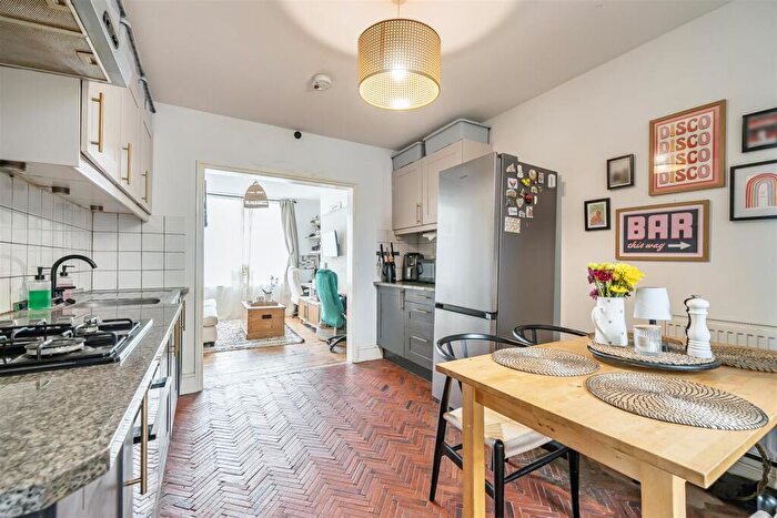 1 Bedroom Apartment For Sale In Cock Road, Kingswood, Bristol, BS15