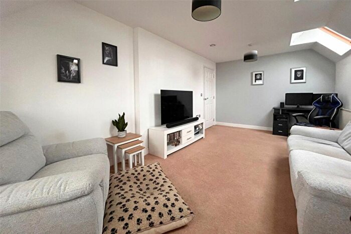 1 Bedroom Flat For Sale In Coppice Square, Aldershot, Hampshire, GU12
