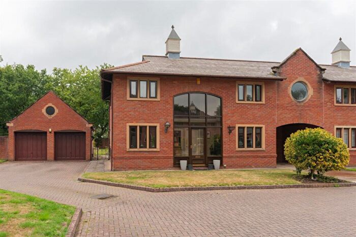 4 Bedroom Link Detached House For Sale In The Courtyard Chester Road, Oakmere, Northwich, CW8