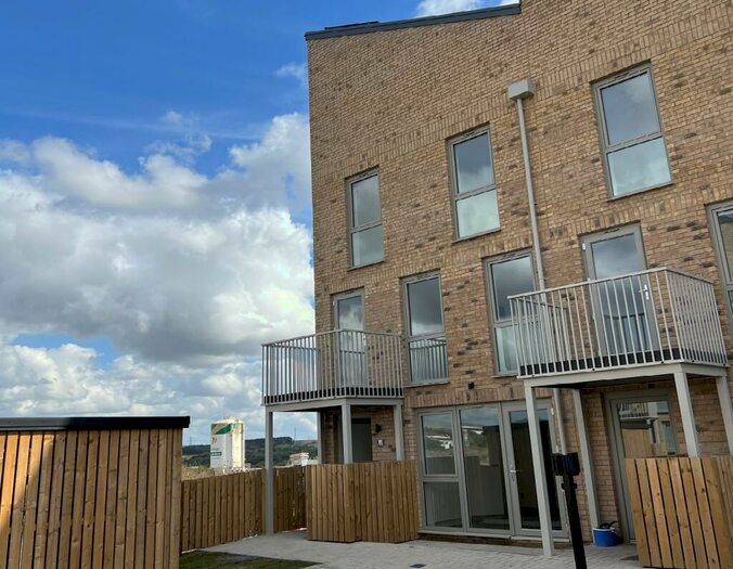 3 Bedroom House To Rent In Sky House, Waverley, S60