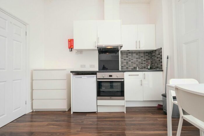 1 Bedroom Flat To Rent In Hogarth Road, London, SW5