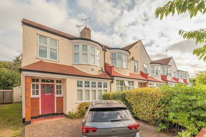 4 Bedroom Semi-Detached House To Rent In Hillcourt Avenue, West Finchley, London, N12