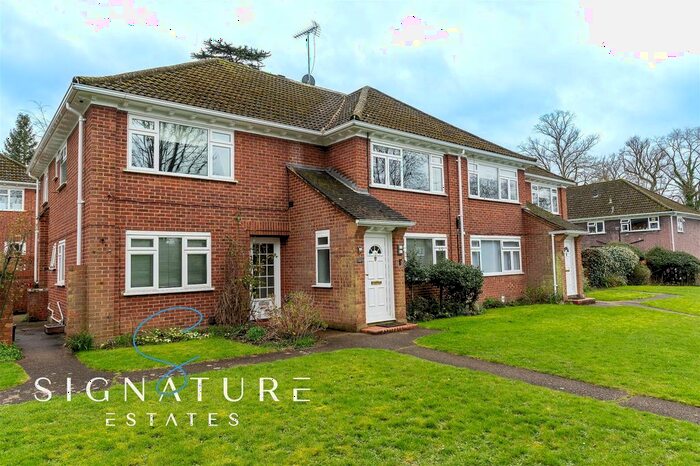 2 Bedroom Maisonette To Rent In Bromet Close, Watford, WD17
