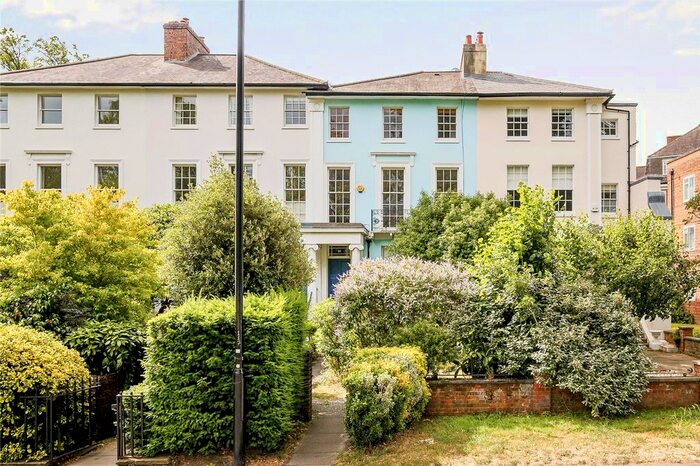 3 Bedroom Flat To Rent In Heathfield Terrace, Chiswick, London, W4