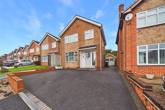 3 Bedroom Detached House For Sale In Lower Outwoods Road, Burton-On-Trent, DE13