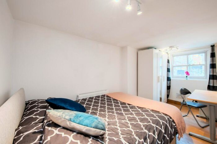 1 Bedroom House To Rent In Davenant Road, London, N19