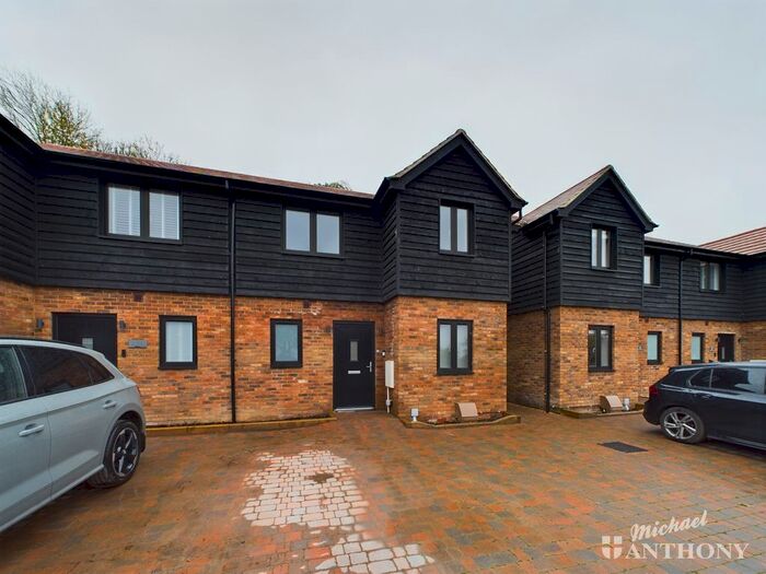 3 Bedroom Semi-Detached House For Sale In Sewell Springs, Dunstable, LU6