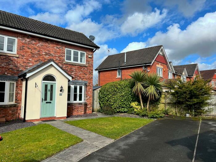 3 Bedroom Mews To Rent In Crowmere Close, Cuddington, CW8