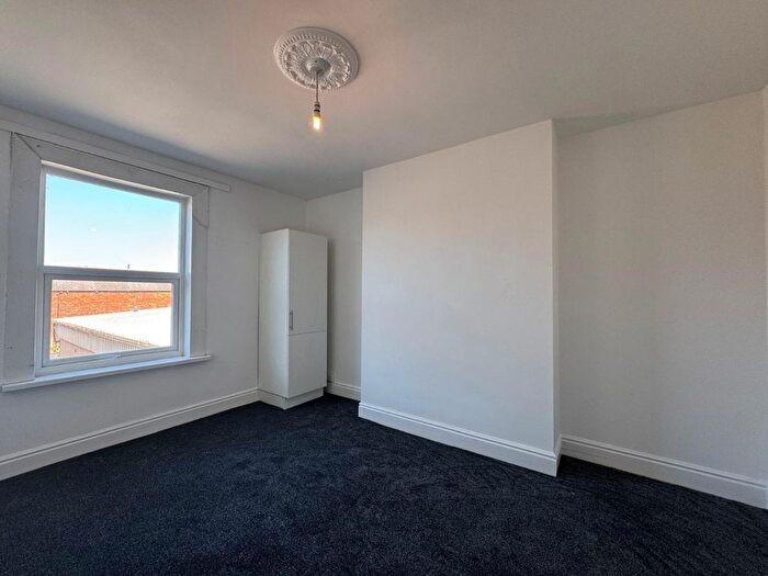 1 Bedroom Flat To Rent In Flat, Holderness Road, HU8