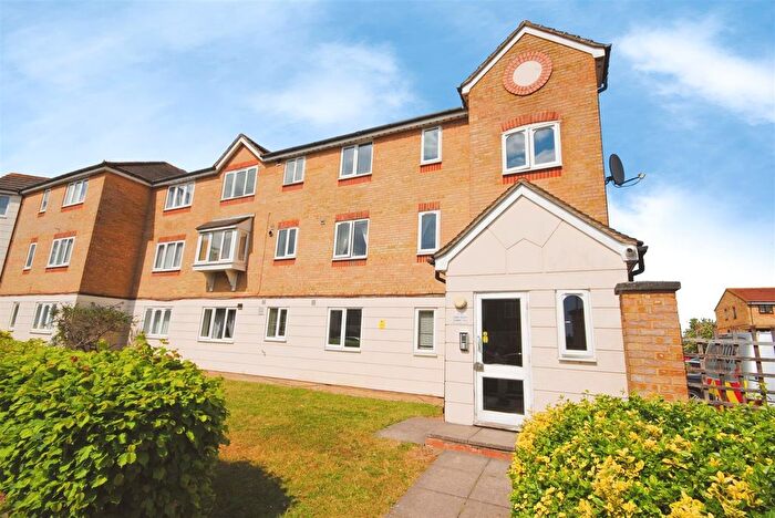 2 Bedroom Flat To Rent In Scammell Way, Watford, WD18