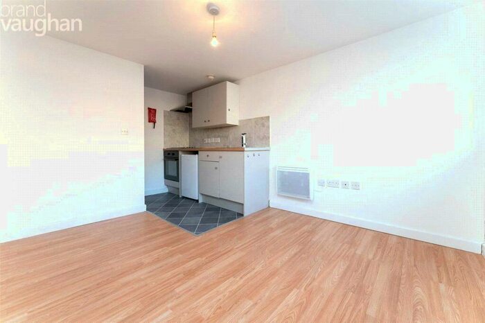 Flat To Rent In Railway Road, Newhaven, East Sussex, BN9