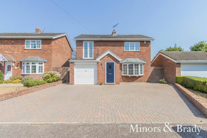 4 Bedroom Detached House For Sale In Cushing Close, Shipdham, IP25