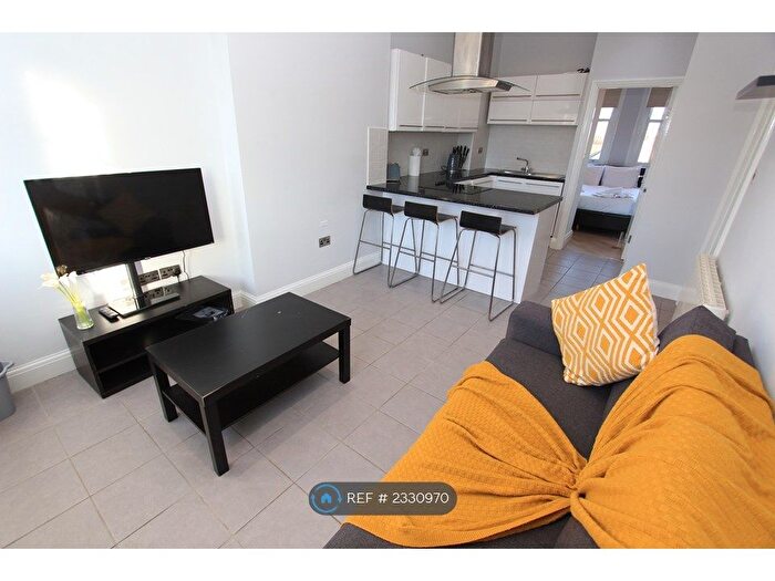 2 Bedroom Flat To Rent In Hampstead, London, NW3