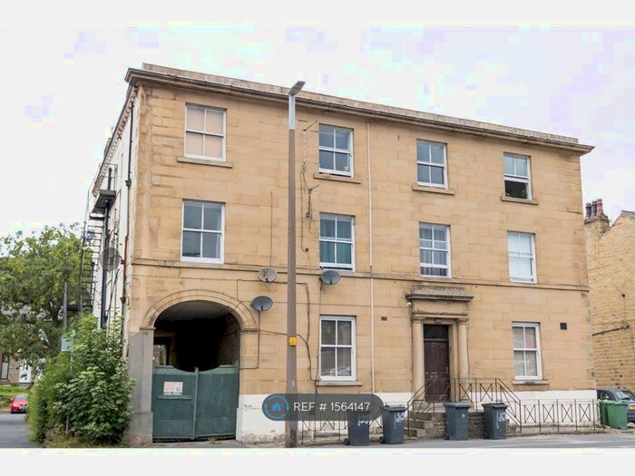 2 Bedroom Flat To Rent In Lockwood Road, Huddersfield, HD1