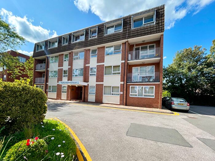 2 Bedroom Flat To Rent In Northumberland House, Ballards Lane, London, N3