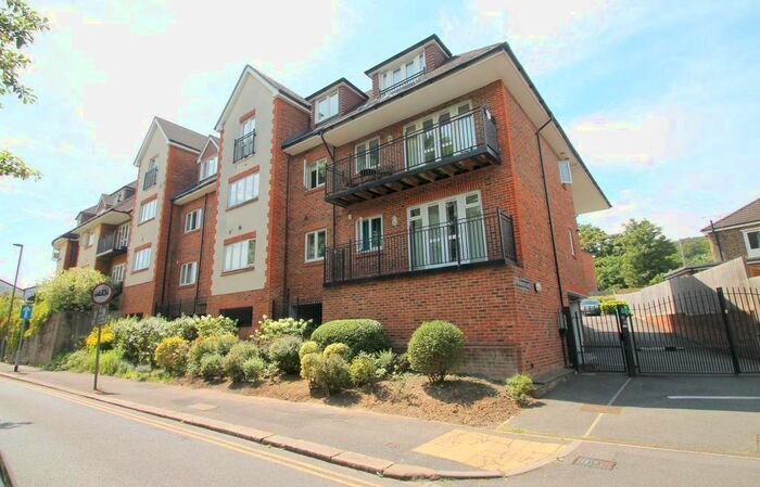 2 Bedroom Flat To Rent In Brook Road, Redhill, RH1