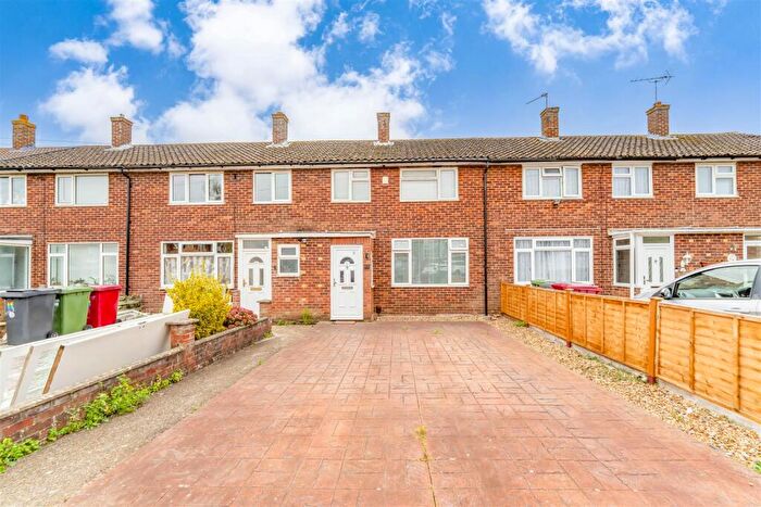 3 Bedroom End Of Terrace House For Sale In Perryman Way, Slough, SL2