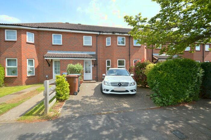 3 Bedroom Terraced House To Rent In Broadwater Crescent, Welwyn Garden City, AL7