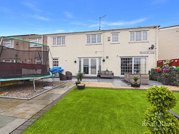 3 Bedroom End Of Terrace House For Sale In Broadstone Close, Bransholme, Hull, East Yorkshire, HU7