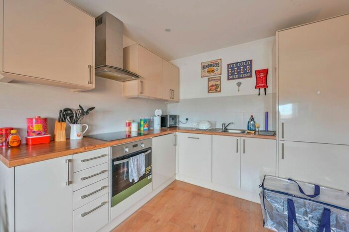 1 Bedroom Flat To Rent In High Road, Wood Green, London, N22