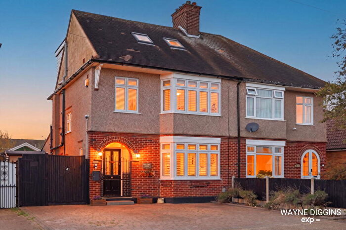 4 Bedroom Semi-Detached House For Sale In Victoria Avenue, Grays, RM16