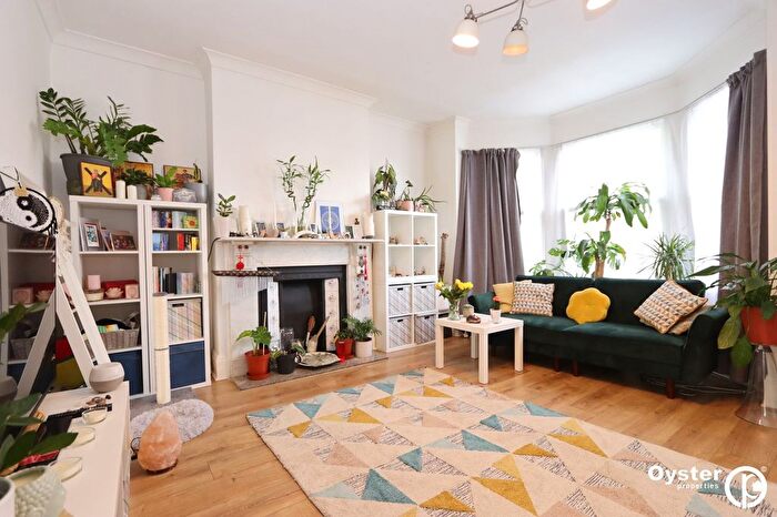 1 Bedroom Flat To Rent In Bowes Road, London, N11