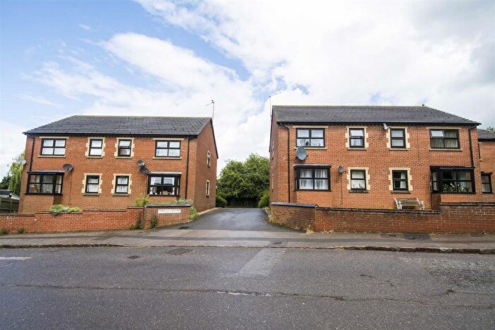 2 Bedroom Flat To Rent In Pashler Gardens, Thrapston, Kettering, NN14