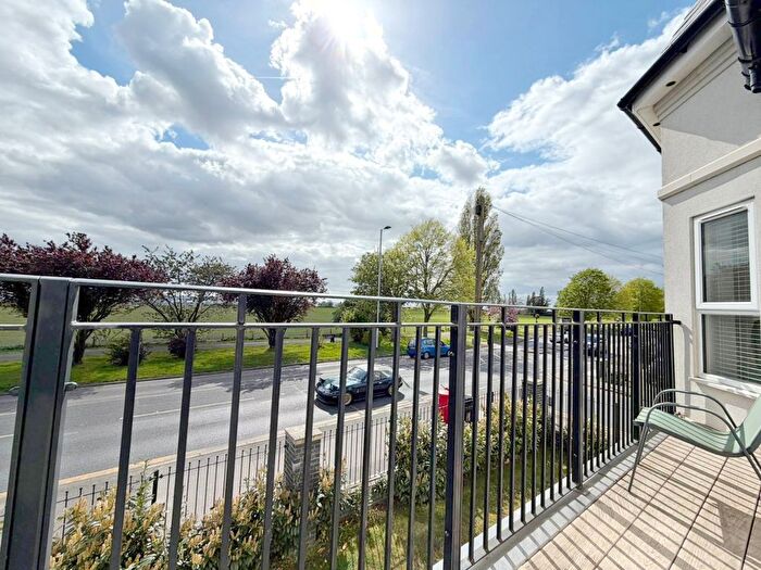2 Bedroom Flat For Sale In Tower View, - London Road, Hadleigh, Essex, SS7