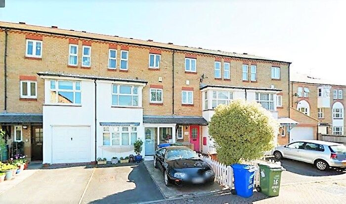 5 Bedroom Semi-Detached House To Rent In Keats Close, Bermondsey, SE1