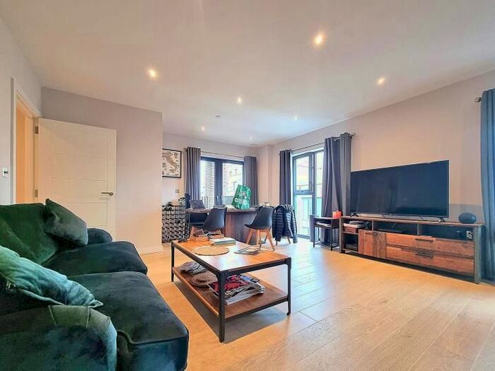 2 Bedroom Flat To Rent In Boulevard Apt, Ufford Street, London, SE1