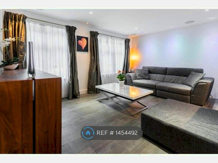 2 Bedroom Flat To Rent In The Cobalt Building, London, EC2Y