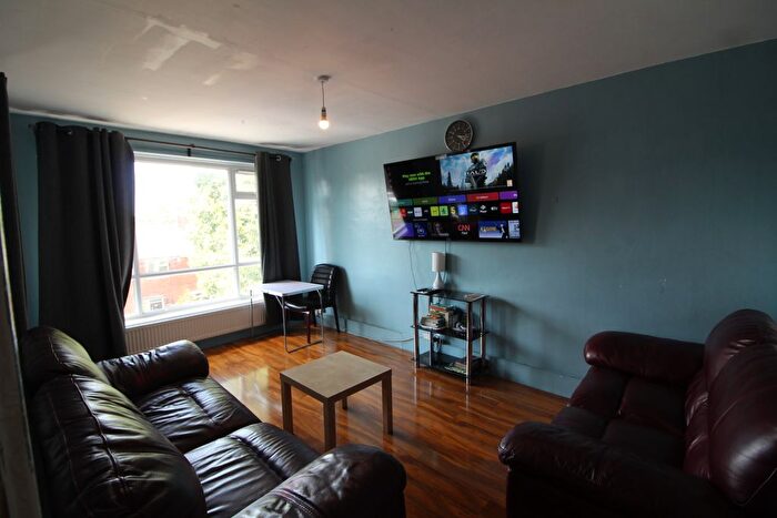 2 Bedroom Flat For Sale In Ampleforth Road, Abbey Wood, SE2