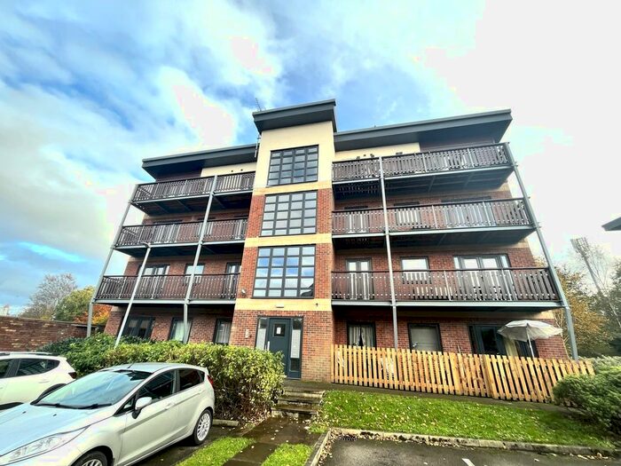 2 Bedroom Flat To Rent In Canalside, Radcliffe, M26