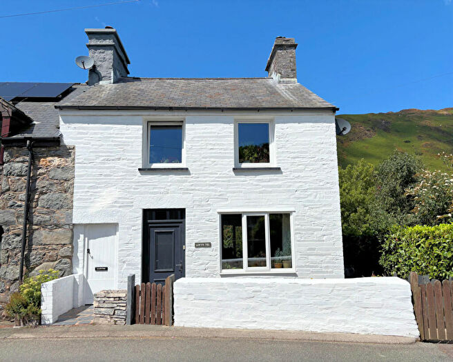 3 Bedroom End Of Terrace House For Sale In Llwyn Teg, Abergynolwyn, Gwynedd, LL36
