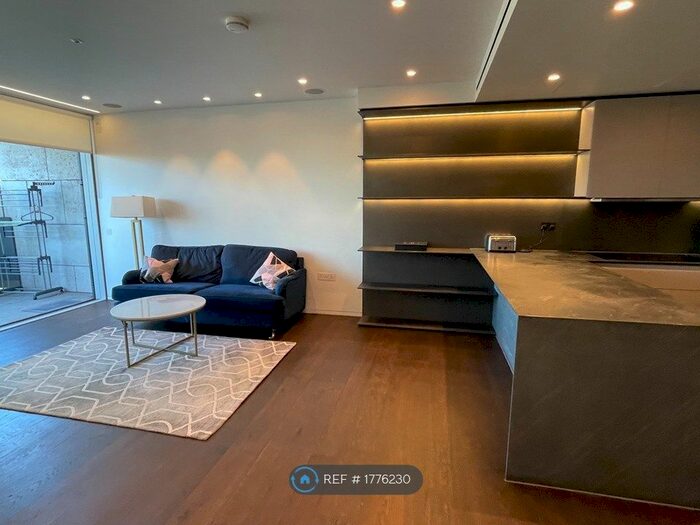 3 Bedroom Flat To Rent In Buckingham Palace Road, London, SW1W