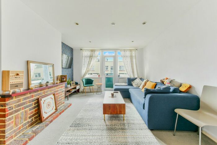 2 Bedroom Flat To Rent In Flowersmead, Tooting, SW17