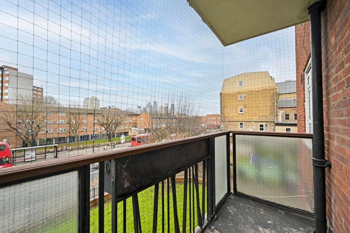 3 Bedroom Flat To Rent In Stockwell Gardens Estate, Stockwell, London, SW9