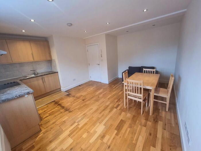 1 Bedroom Flat To Rent In Vivian Avenue, London, NW4