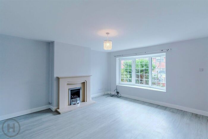 4 Bedroom Semi-Detached House To Rent In Oak Tree Close, Atherton, Manchester, M46