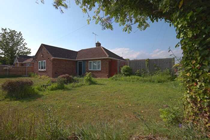 2 Bedroom Bungalow To Rent In Weavers Close, Colchester, Essex, CO3