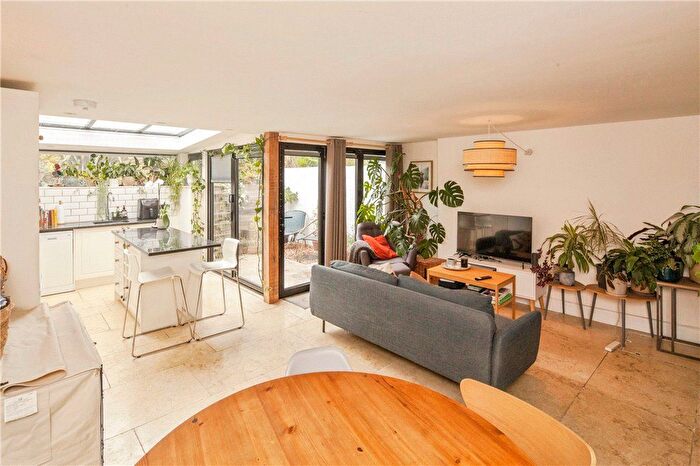 1 Bedroom Flat For Sale In Larkhall Rise, Clapham, London, SW4