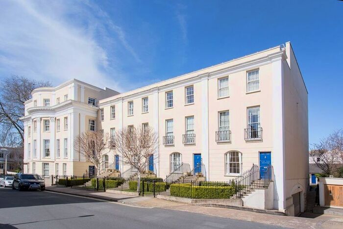 3 Bedroom Flat To Rent In Priory Street, Cheltenham, GL52