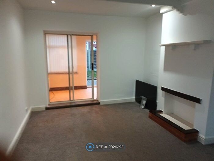 2 Bedroom Semi-Detached House To Rent In Parvet Avenue, Droylsden, Manchester, M43