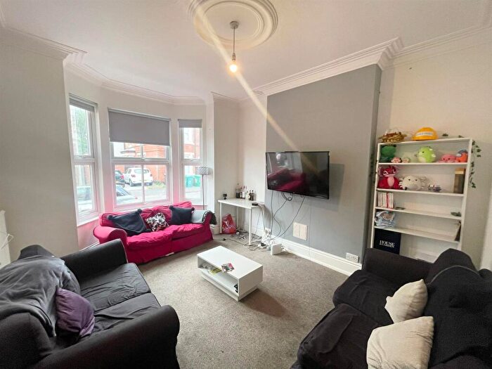 5 Bedroom Semi-Detached House To Rent In **£pppw Excluding Bills** Gregory Avenue, Lenton, NG7