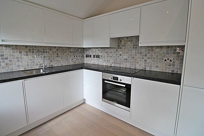 2 Bedroom Flat For Sale In Windmill Road, Brentford, TW8