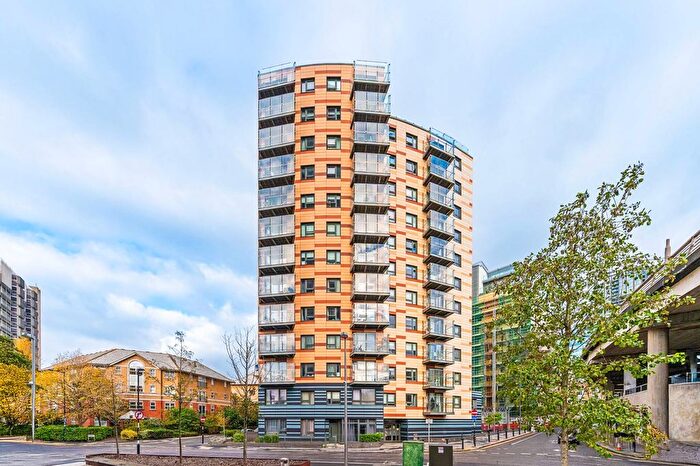 3 Bedroom Flat For Sale In Wandle Road, Central Croydon, Croydon, CR0