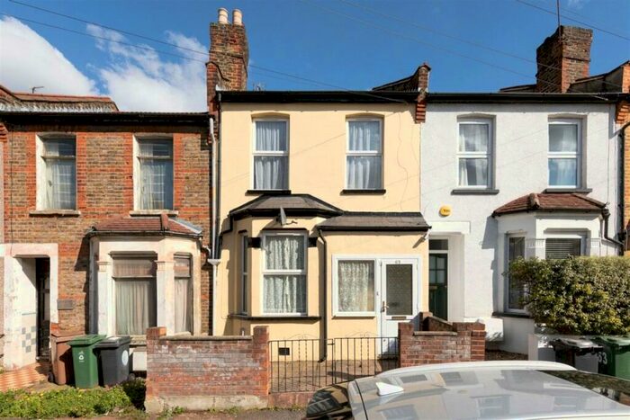 2 Bedroom Flat To Rent In Sutherland Road, Walthamstow, London, E17